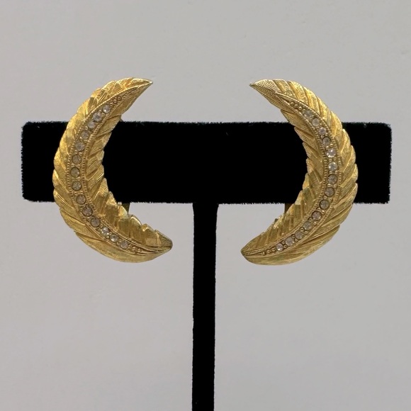 BELLINI Vintage Gold-Tone Crystal Leaf Brooch & Clip-On Earring Set - Picture 10 of 16